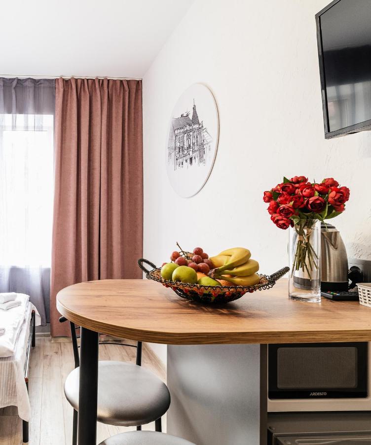 Затишні Смарт-Квартири В Історичному Центрі! Apartment Uzhhorod Ngoại thất bức ảnh