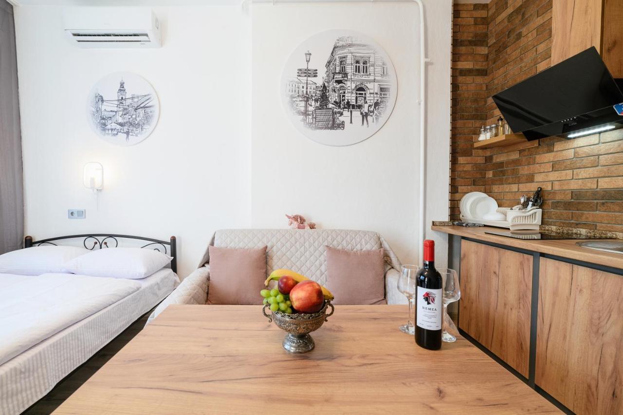 Затишні Смарт-Квартири В Історичному Центрі! Apartment Uzhhorod Ngoại thất bức ảnh