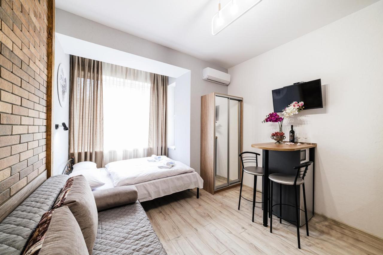 Затишні Смарт-Квартири В Історичному Центрі! Apartment Uzhhorod Ngoại thất bức ảnh