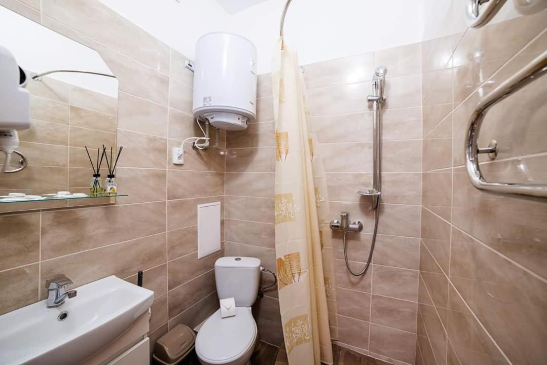Затишні Смарт-Квартири В Історичному Центрі! Apartment Uzhhorod Ngoại thất bức ảnh