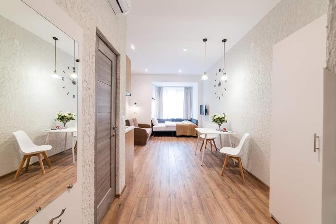 Затишні Смарт-Квартири В Історичному Центрі! Apartment Uzhhorod Ngoại thất bức ảnh