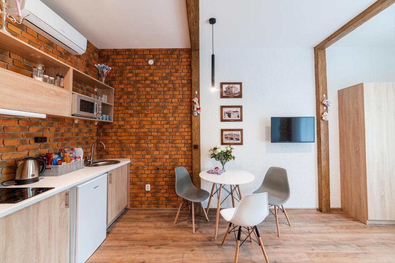 Затишні Смарт-Квартири В Історичному Центрі! Apartment Uzhhorod Ngoại thất bức ảnh
