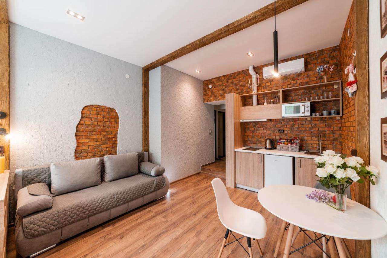 Затишні Смарт-Квартири В Історичному Центрі! Apartment Uzhhorod Ngoại thất bức ảnh