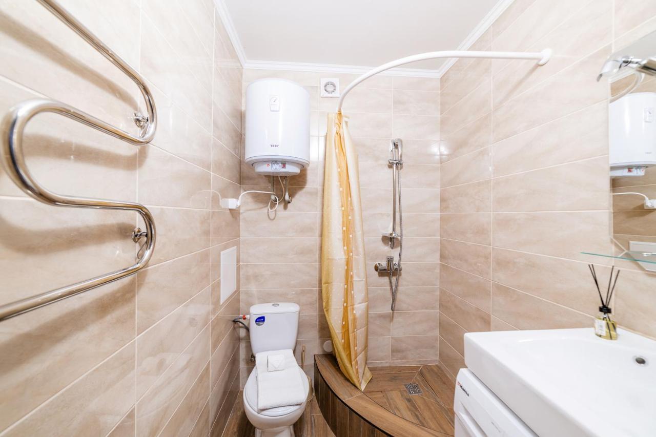 Затишні Смарт-Квартири В Історичному Центрі! Apartment Uzhhorod Ngoại thất bức ảnh